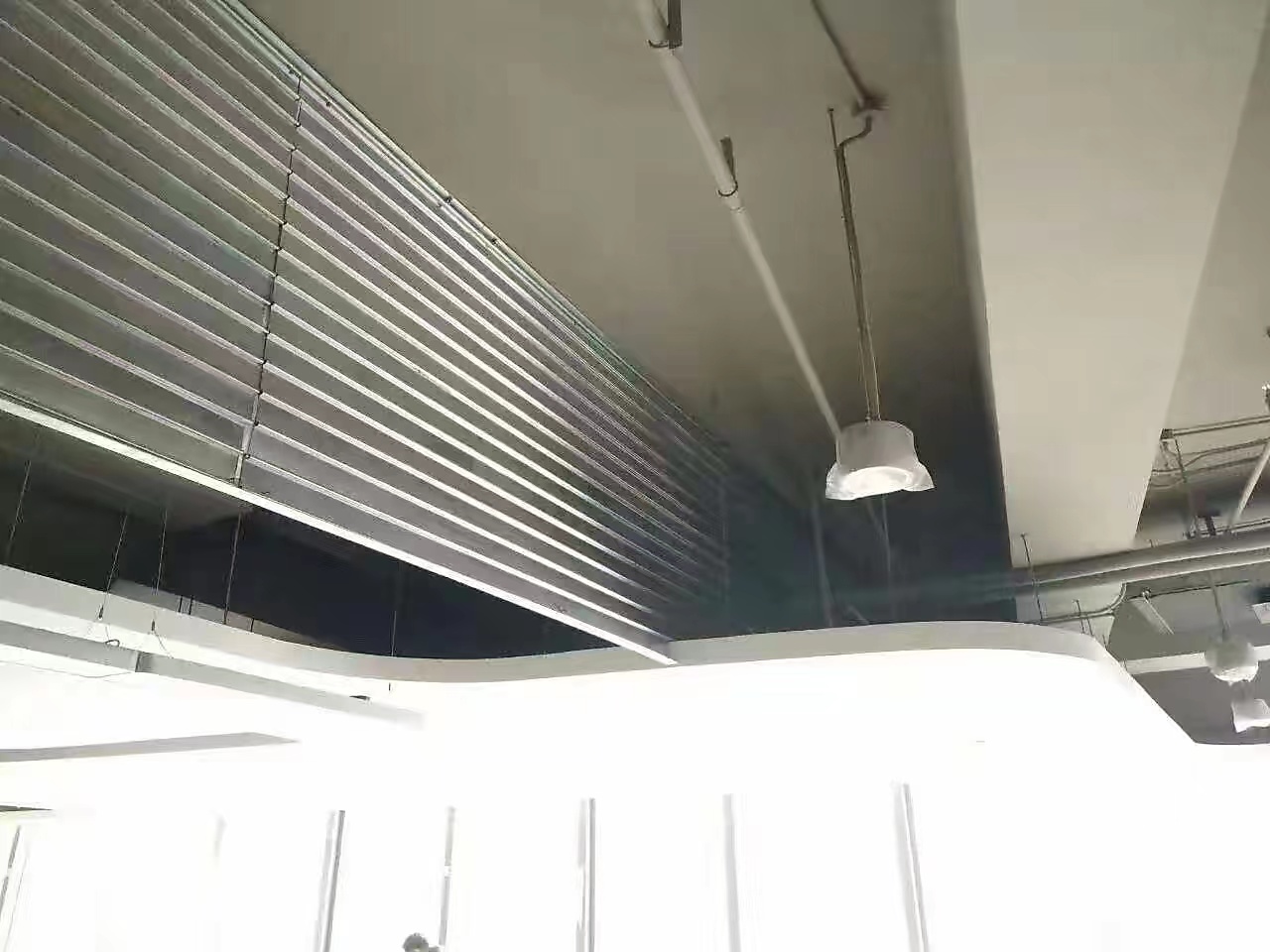 挡烟垂壁有几种材质?各自的特点是什么?(图8) 挡烟垂壁有几种材质?各自的特点是什么?(图8)